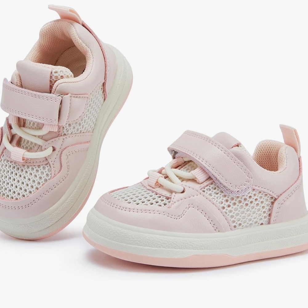 Size 3-4 baby tennis shoes